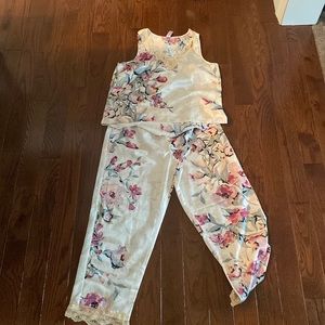 Secret treasures, sleepwear, medium 8/10 silk like floral pattern pajama set